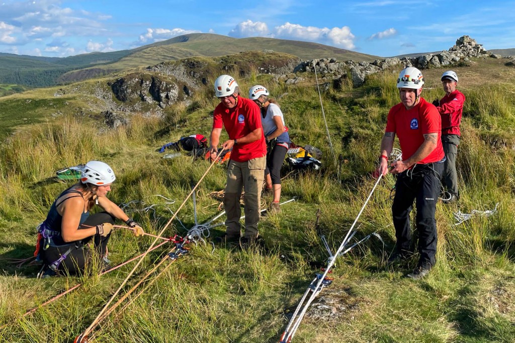 The team set up a rope-rescue system. Photo: Aberdyfi SRT