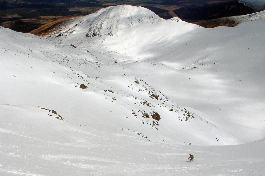 A skier in Summit Gully on Aonach Mòr. Photo: Ronaldcameron CC-BY-SA-4.0