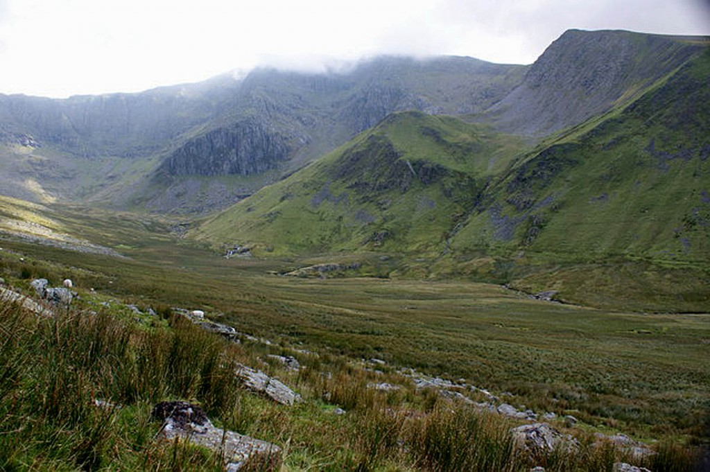 Cwm Pen-llafar with the Carneddau in the distance. Photo: Ian Greig CC_BY-SA-2.0
