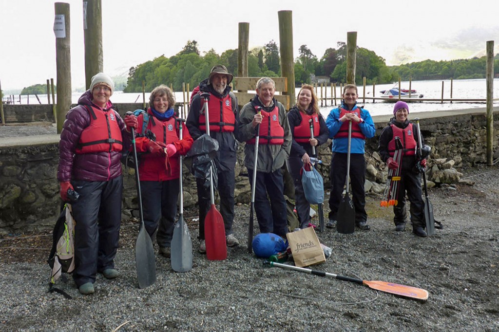 The canoe clean-up volunteers The canoe clean-up volunteers