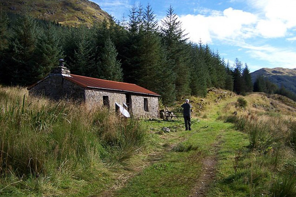 Glen Duror bothy. Photo: Elliott Simpson CC-BY-SA-2.0 Glen Duror bothy. Photo: Elliott Simpson CC-BY-SA-2.0