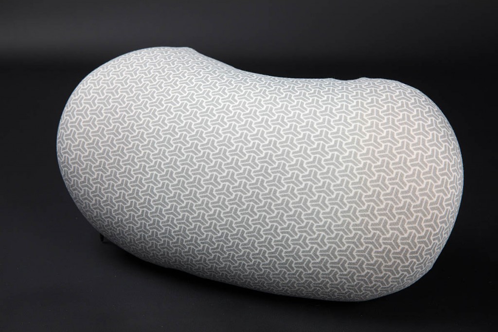 Go Travel Hybrid Universal Pillow. Photo: Bob Smith/grough Go Travel Hybrid Universal Pillow. Photo: Bob Smith/grough