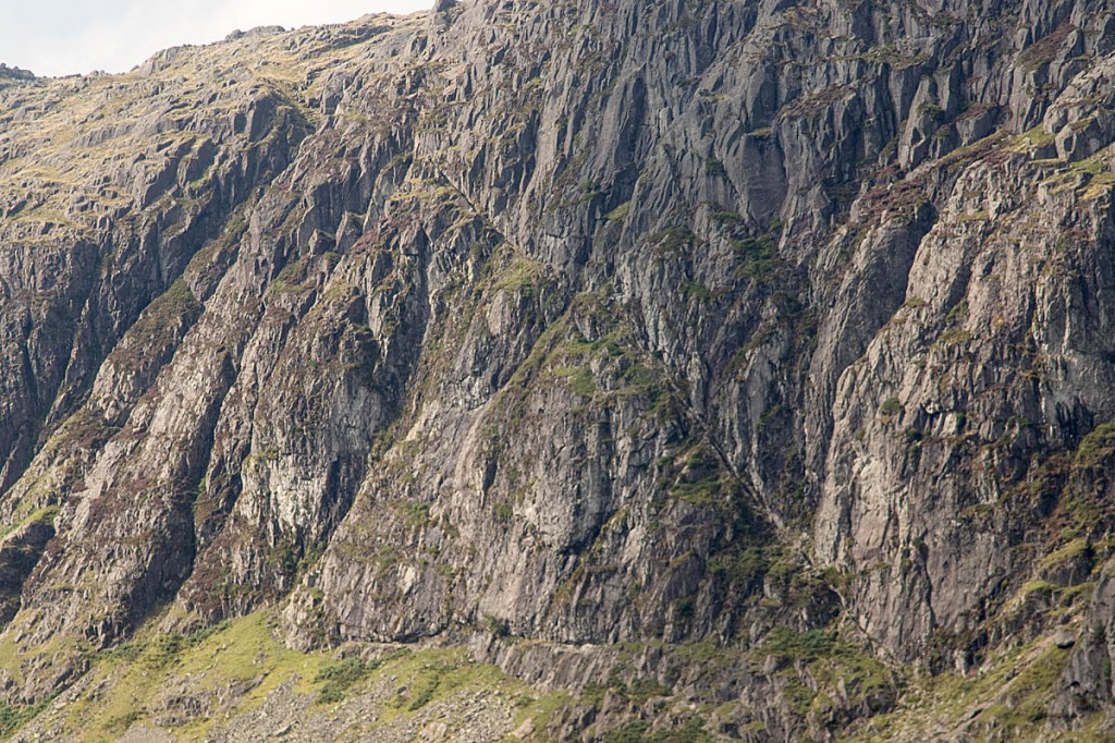 Jack's Rake can be seen rising from bottom right diagonally up the face of Pavey Ark. Photo: Bob Smith/grough