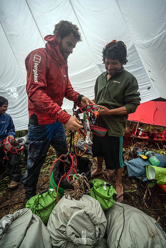 Waldo Etherington provides a ropework lesson at basecamp. Photo: Coldhouse Collective/Berghaus Waldo Etherington provides a ropework lesson at basecamp. Photo: Coldhouse Collective/Berghaus