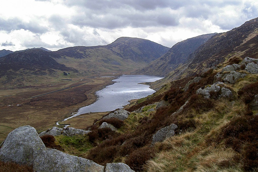 The couple got lost above steep ground overlooking Llyn Eigiau. Photo: Ian Greig CC-BY-SA-2.0