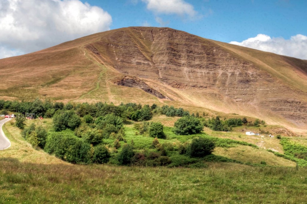 Mam Tor's face: 'a loose pack of cards'. Photo: Rob Bendall Mam Tor's face: 'an unstable pack of cards'. Photo: Rob Bendall