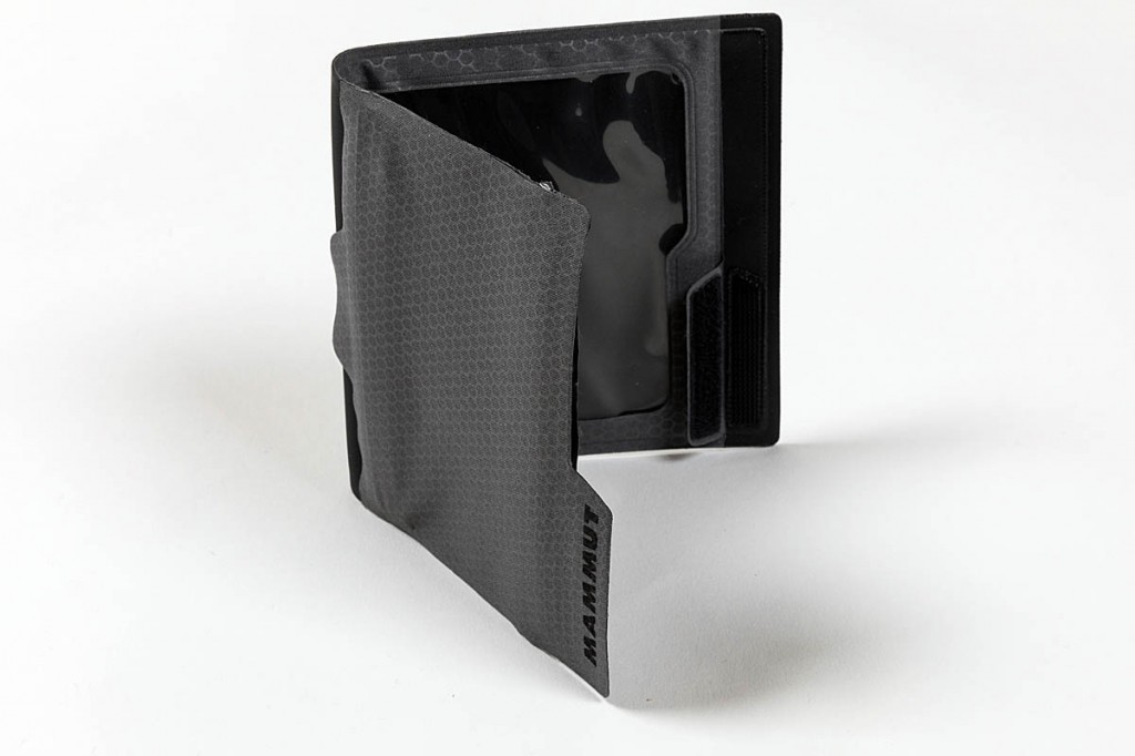 Mammut Smart Wallet Light. Photo: Bob Smith/grough Mammut Smart Wallet Light. Photo: Bob Smith/grough