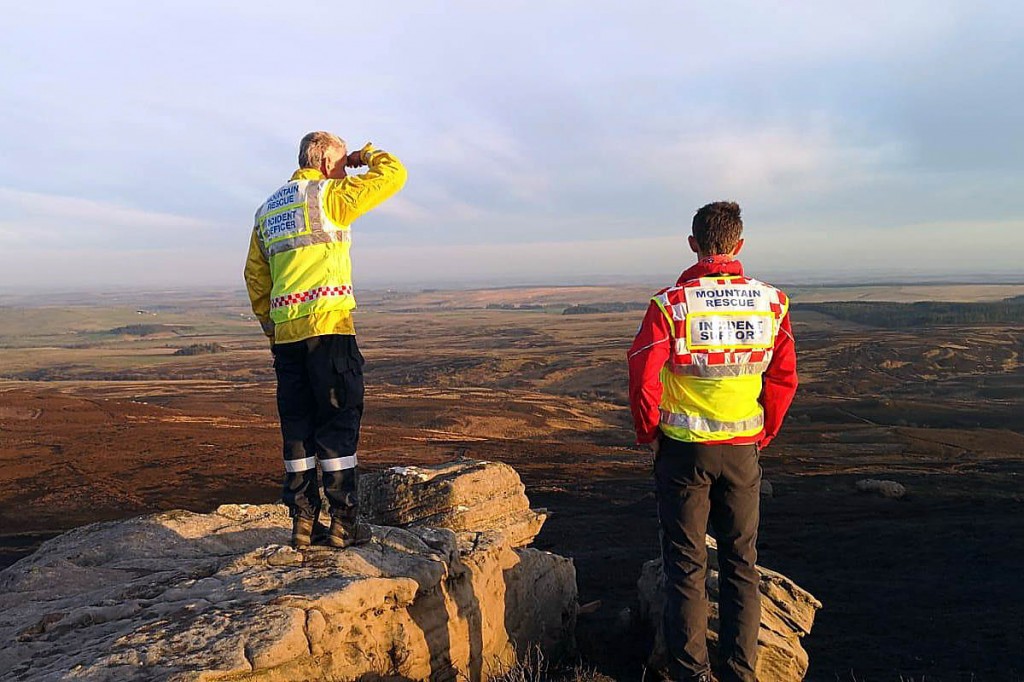 Mountain rescuers mounted an overnight watch. Photo: NNPMRT Mountain rescuers mounted an overnight watch. Photo: NNPMRT
