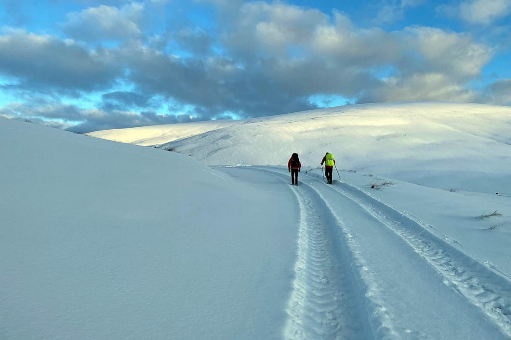 Team members had to make their way to the scene on foot. Photo: NNPMRT Team members had to make their way to the scene on foot. Photo: NNPMRT