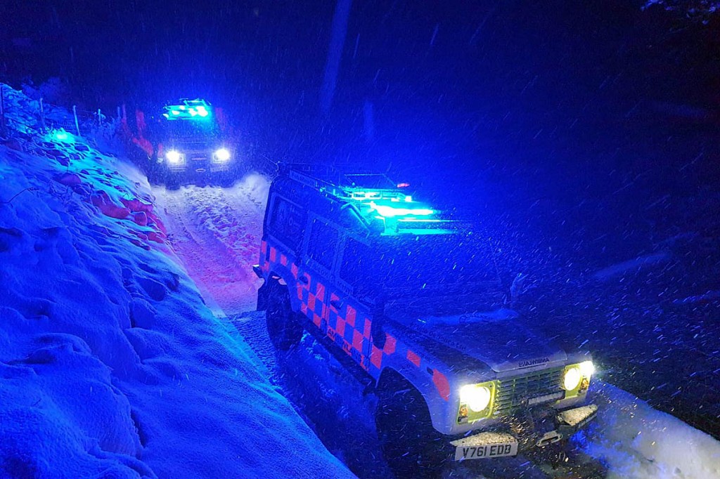 Rescuers made their way to the scene in two team vehicles. Photo: Newsar Rescuers made their way to the scene in two team vehicles. Photo: Newsar