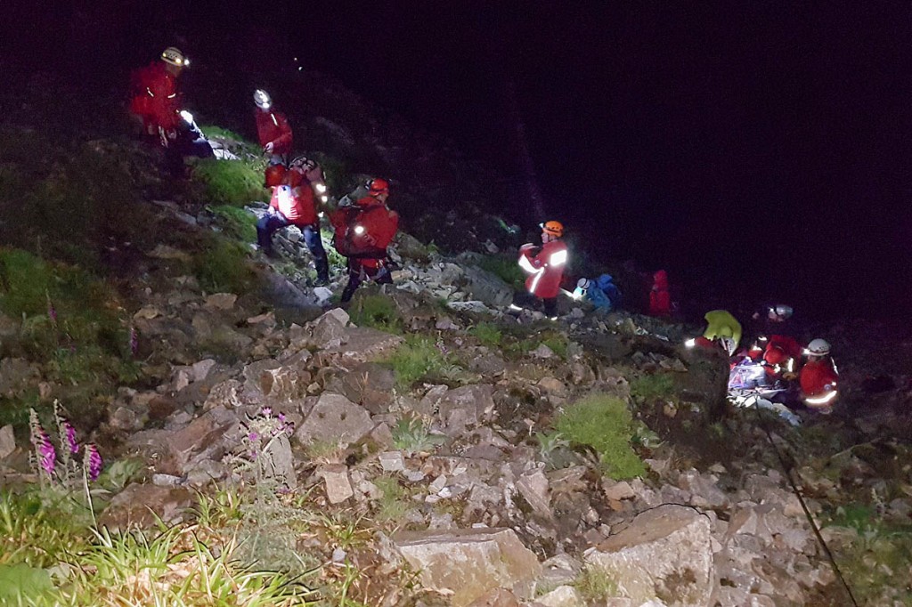 Rescuers in action during the incident on Amphitheatre Buttress. Photo: Karl Lester/OVMRO Rescuers in action during the incident on Amphitheatre Buttress. Photo: Karl Lester/OVMRO