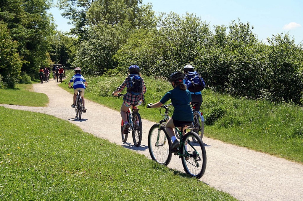 Cyclists at Parsley Hay