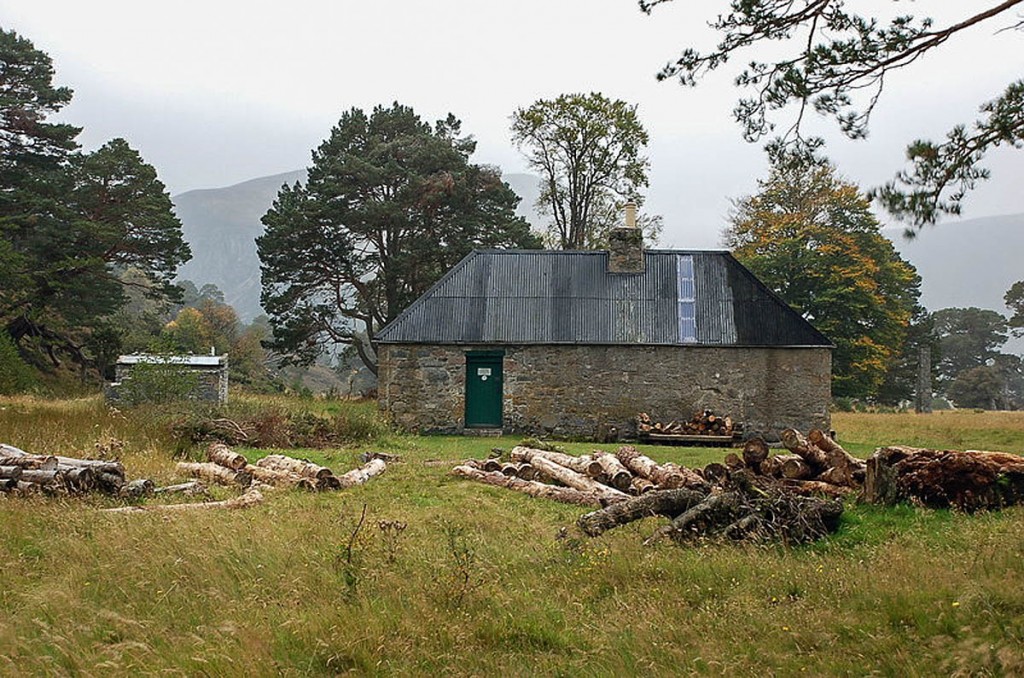 Ruighe-aiteachain bothy in Glen Feshie. Photo: Jim Barton CC-BY-SA-2.0 Ruighe-aiteachain bothy in Glen Feshie. Photo: Jim Barton CC-BY-SA-2.0
