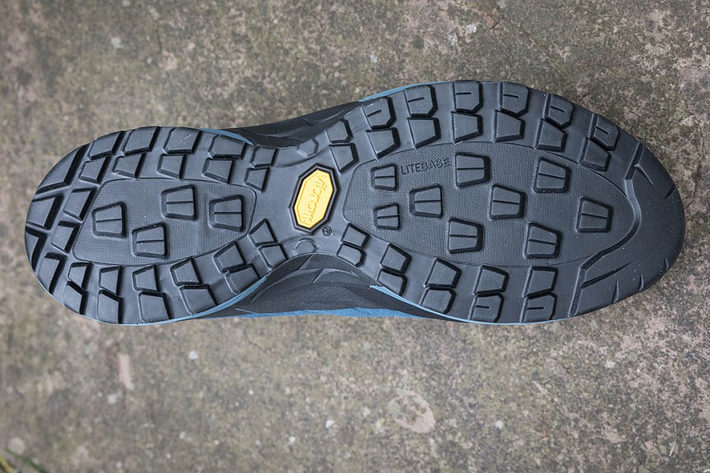 The outsole is a Vibram Dynamis unit. Photo: Bob Smith/grough The outsole is a Vibram Dynamis unit. Photo: Bob Smith/grough