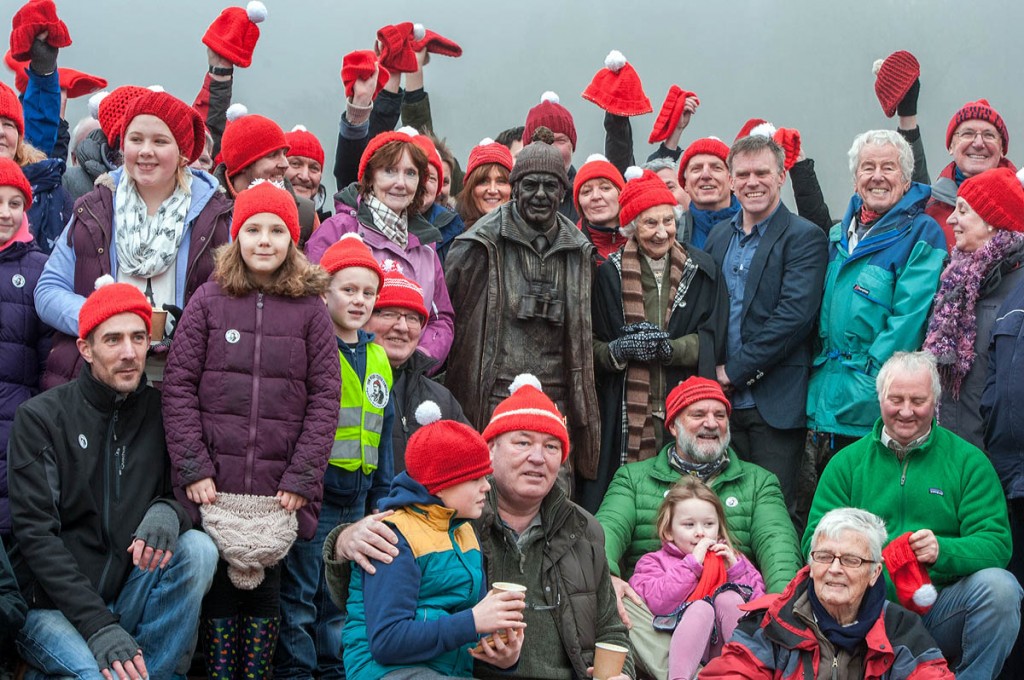 Tom Weir's widow Rhona joins toorie-hat wearers at a previous gathering with Tom Weir's statue Tom Weir's widow Rhona joins toorie-hat wearers at a previous gathering with Tom Weir's statue