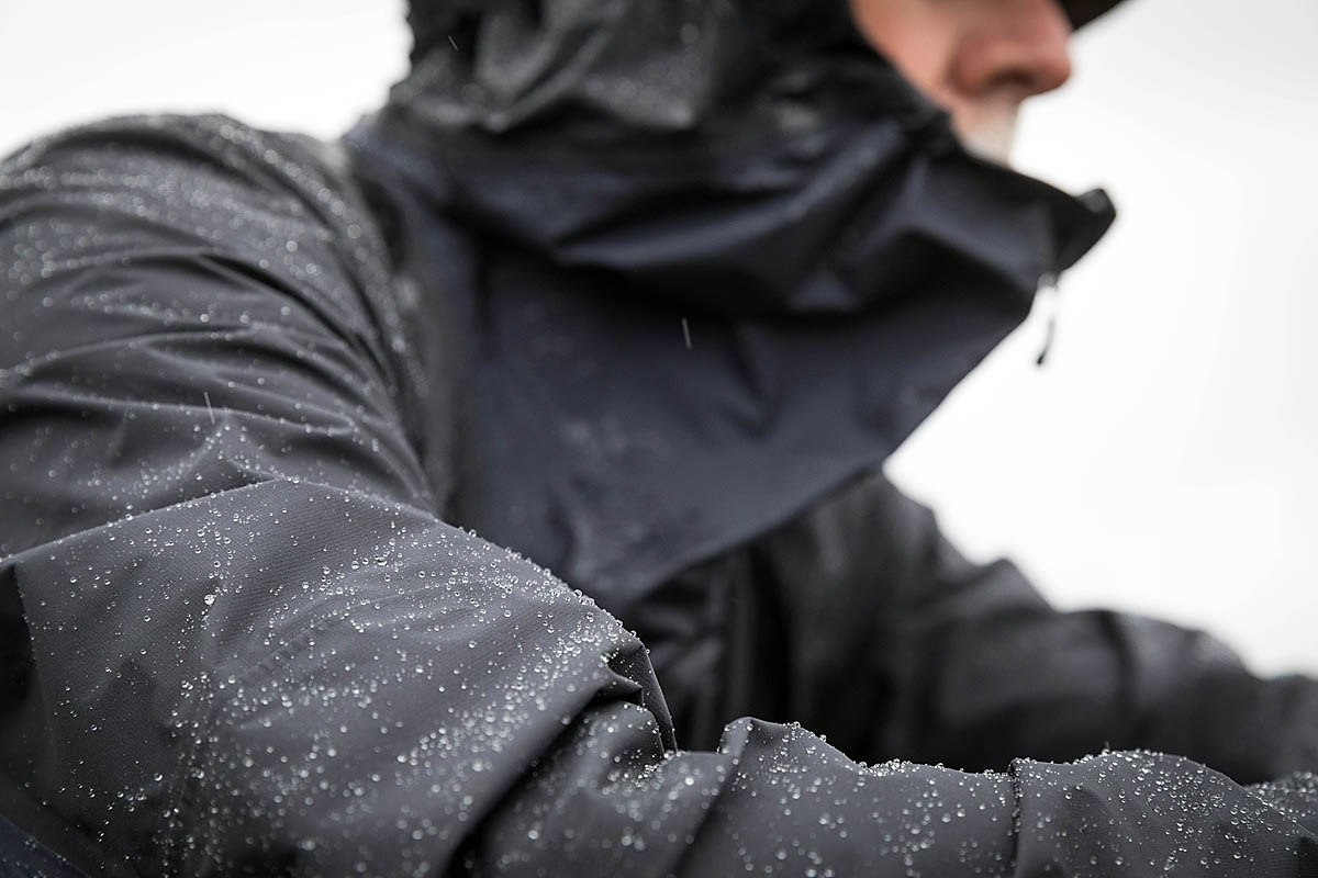Dare 2b Men's Vindicator Waterproof Breathable Taped Seams Underarm Vents Foldaway Hood Jacket Jackets 