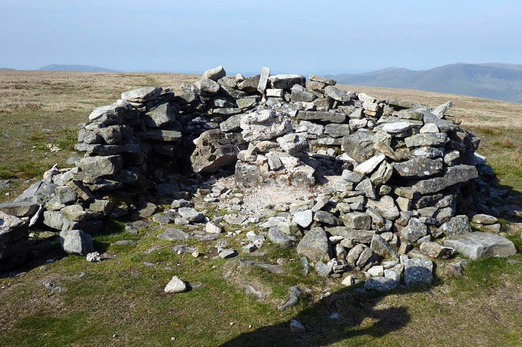 The delapidated shelter and pillar before the work took place The delapidated shelter and pillar before the work took place