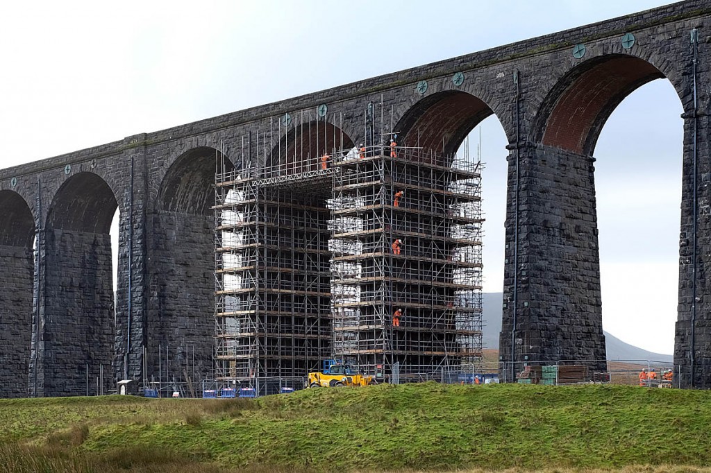 Workers put up scaffolding in preparation for repairs starting. Photo: YDNPA Workers put up scaffolding in preparation for repairs starting. Photo: YDNPA