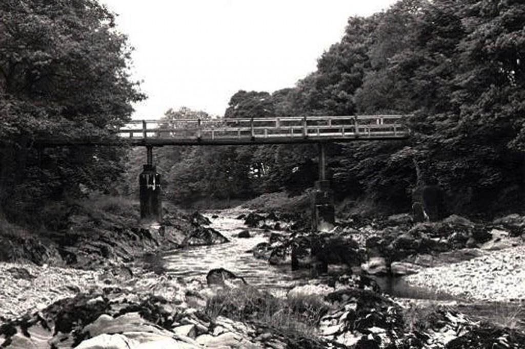 A county surveyor's photograph of the original bridge A county surveyor's photograph of the original bridge