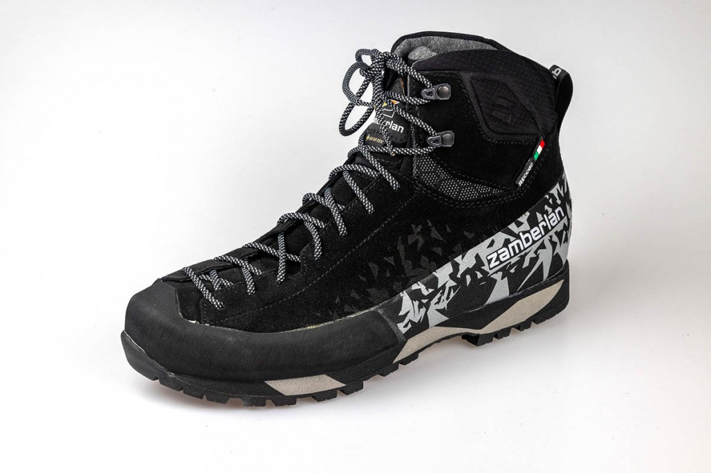 Lacing goes right to the toe area. Photo: Bob Smith Photography Lacing goes right to the toe area. Photo: Bob Smith Photography