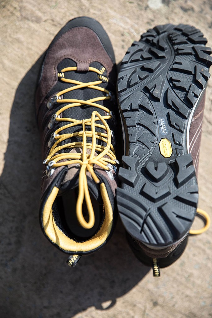 AKU Alterra GTX uppers and sole. Photo: Bob Smith/grough AKU Alterra GTX uppers and sole. Photo: Bob Smith/grough