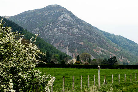 The woman headed for Barf's summit after her rescue. Photo:  David Rogers CC-BY-SA-2.0