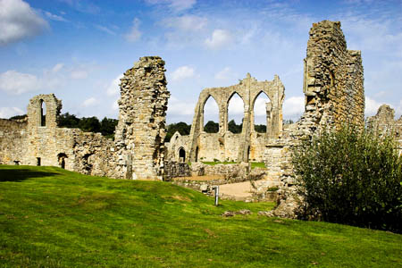 Bayham Abbey, site of the footpath battle. Photo: MortimerCat CC-BY-SA-3.0