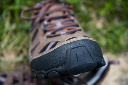 The toe box offers protection from stones and rocks The toe box offers protection from stones and rocks
