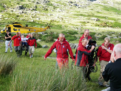 The young visitors are carried by rescuers