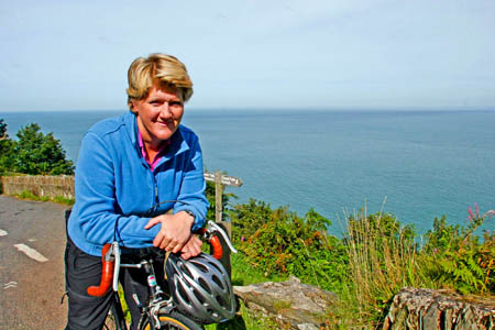 Clare Balding will go in search of 1950s-style cycling. Photo: BBC