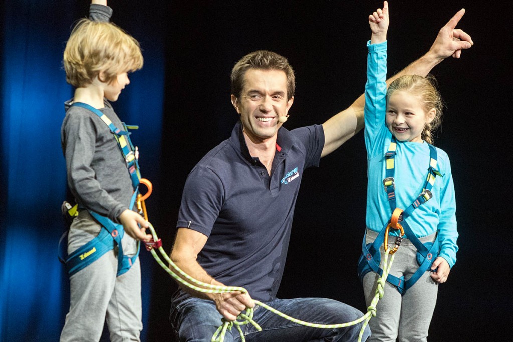 Two cute children demonstrate the Simond harnesses Two cute children demonstrate the Simond harnesses