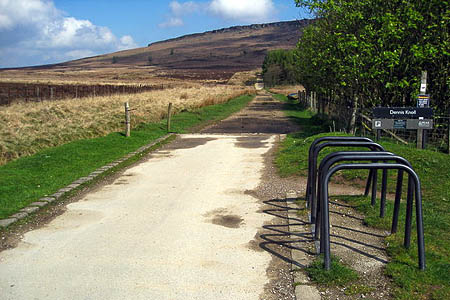 Thieves struck vehicles near Stanage Edge. Photo: Alan Heardman CC-BY-SA-2.0