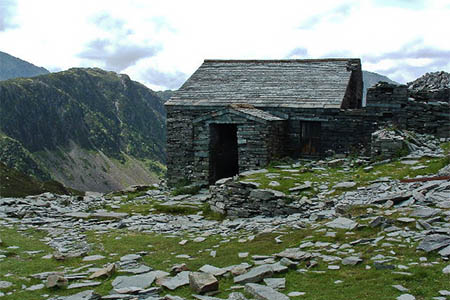 Dubs Hut. Photo: Alan Stewart CC-BY-SA-2.0