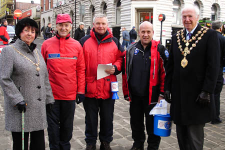 Councillor Barr joins Edale MRT members during their fundraising Councillor Barr joins Edale MRT members during their fundraising