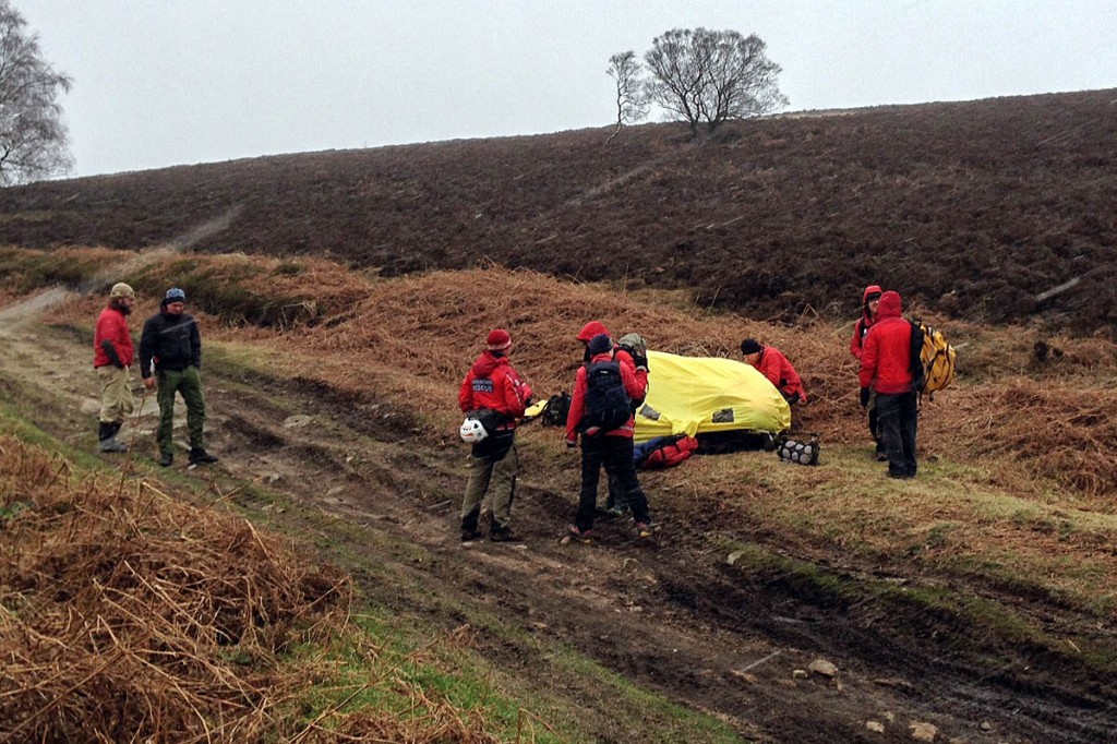 Rescuers at the scene on Houndkirk Moor. Photo: Edale MRT Rescuers at the scene on Houndkirk Moor. Photo: Edale MRT