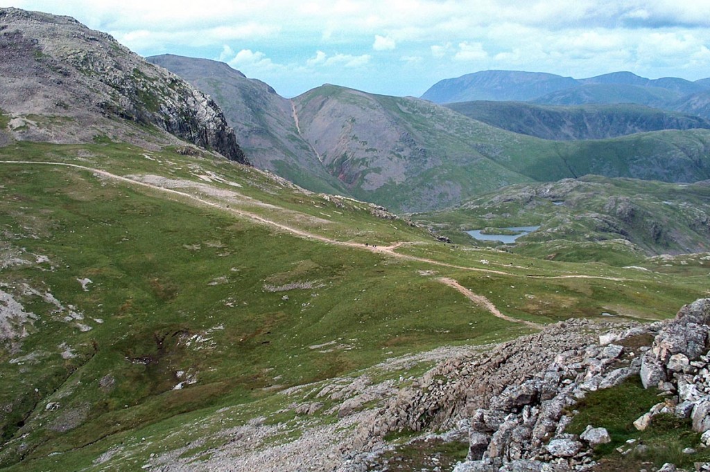 The pair made their way to the shelter on Esk Hause. Photo: Bill Boaden CC-BY-SA-2.0