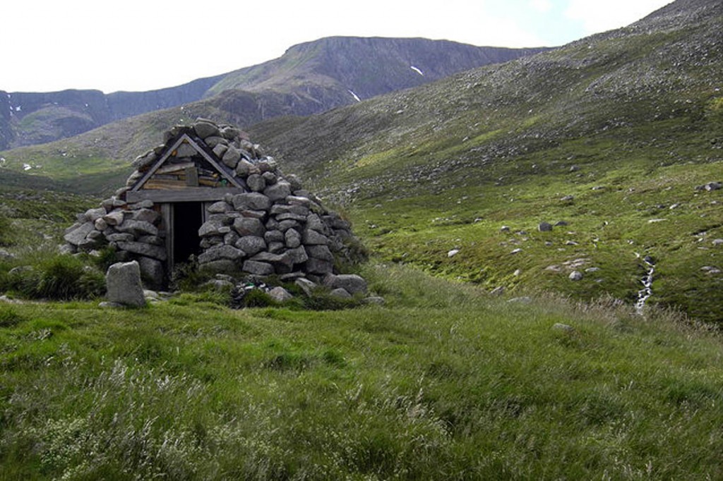 Garbh Choire refuge in the Cairngorms. Photo: Colin Kinnear CC-BY-SA-2.0