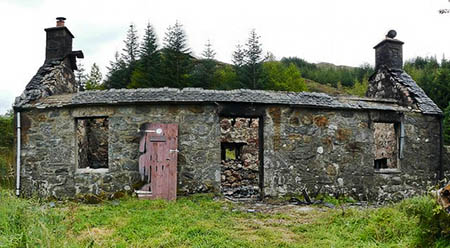 The gutted Gleann Dubh-lighe bothy after the fire. Photo: Allan CC-BY-SA-2.0