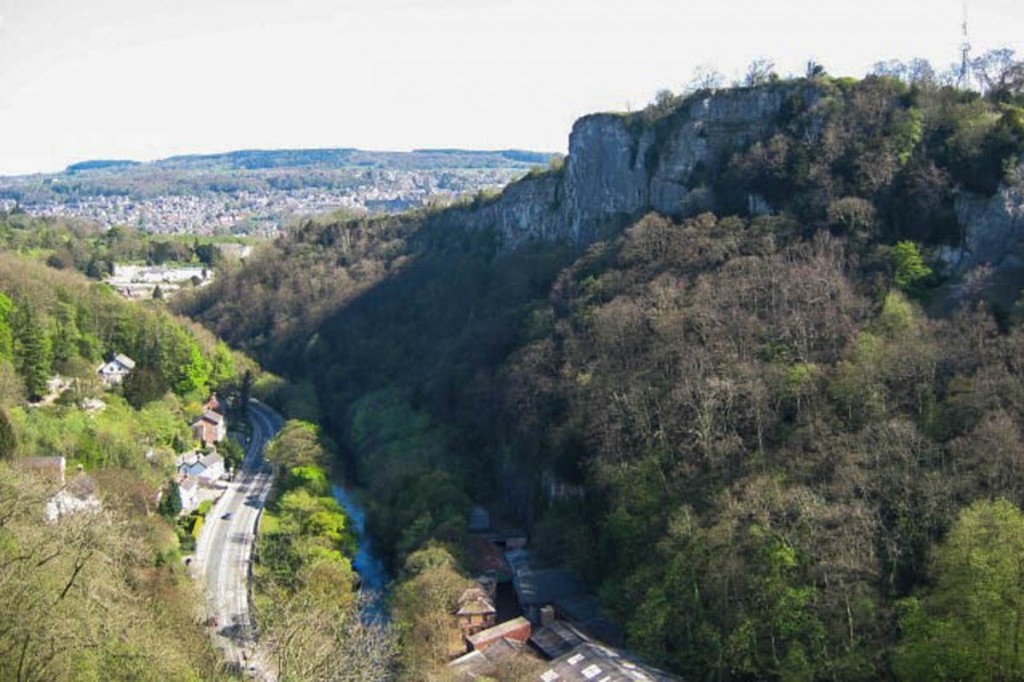 The man fell from a cliff on High Tor overlooking Matlock Bath. Photo: Stephen Henley CC-BY-SA-2.0