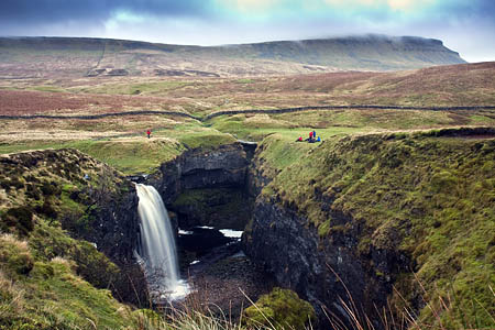 Hull Pot and Pen-y-ghent Hull Pot and Pen-y-ghent