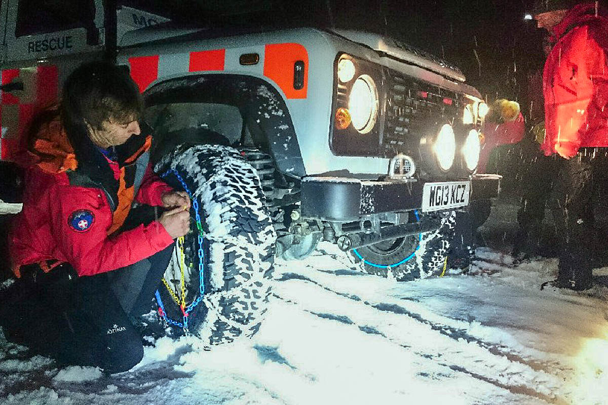 grough — Three children among family rescued from snowbound 4x4 on