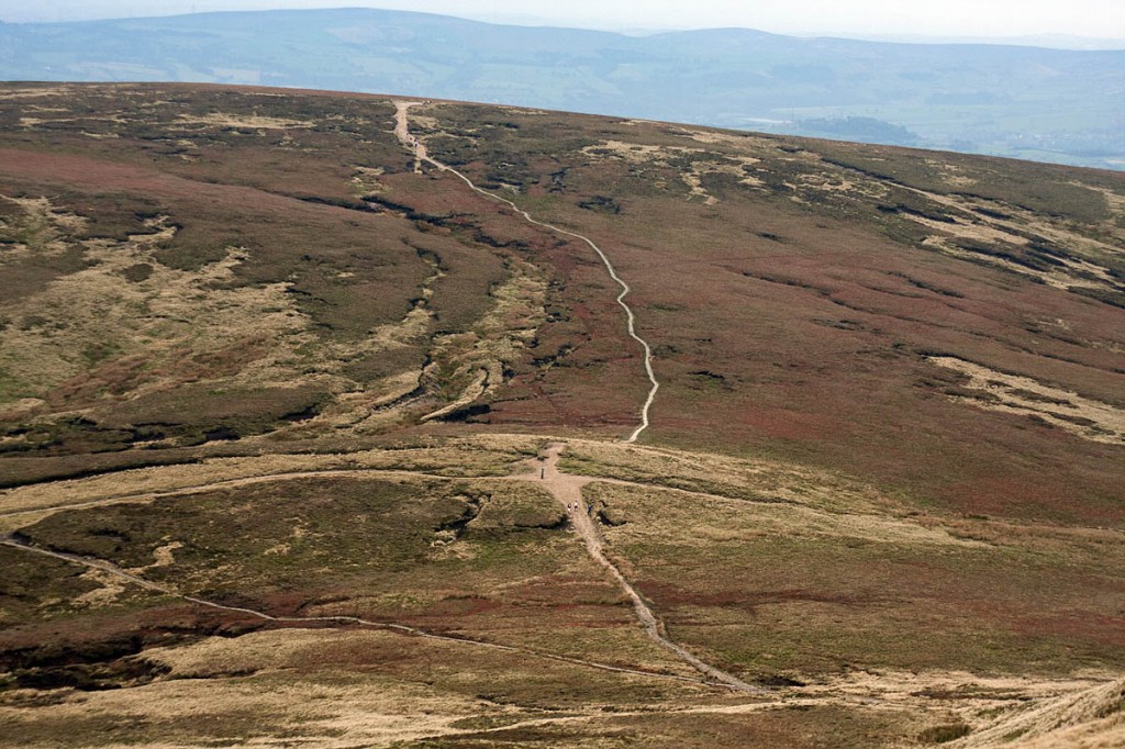 Information put the two walkers in the area of Kinder Corner and Ashop Head