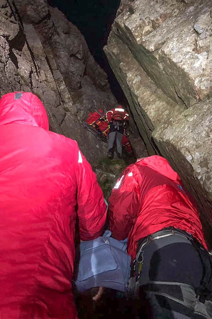 The climber was difficult to reach. Photo: LAMRT The climber was difficult to reach. Photo: LAMRT