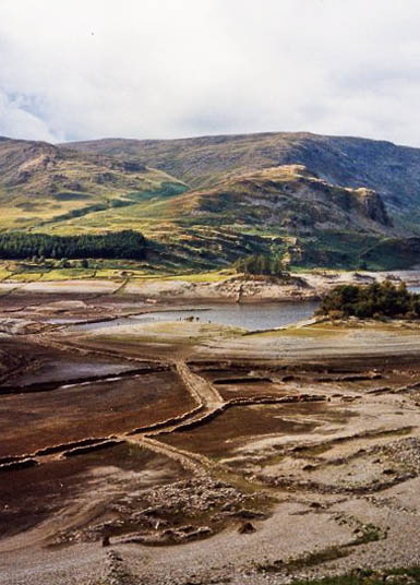 The hamlet of Mardale Green, flooded by the Haweswater reservoir in 1935, is now reappearing. This photo, by Janet Richardson, show the hamlet during the 1996 drought. CC-BY-SA-2.0