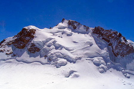 Mont Maudit, where nine climbers died in an avalanche. Photo: Eltouristo CC-BY-SA-3.0
