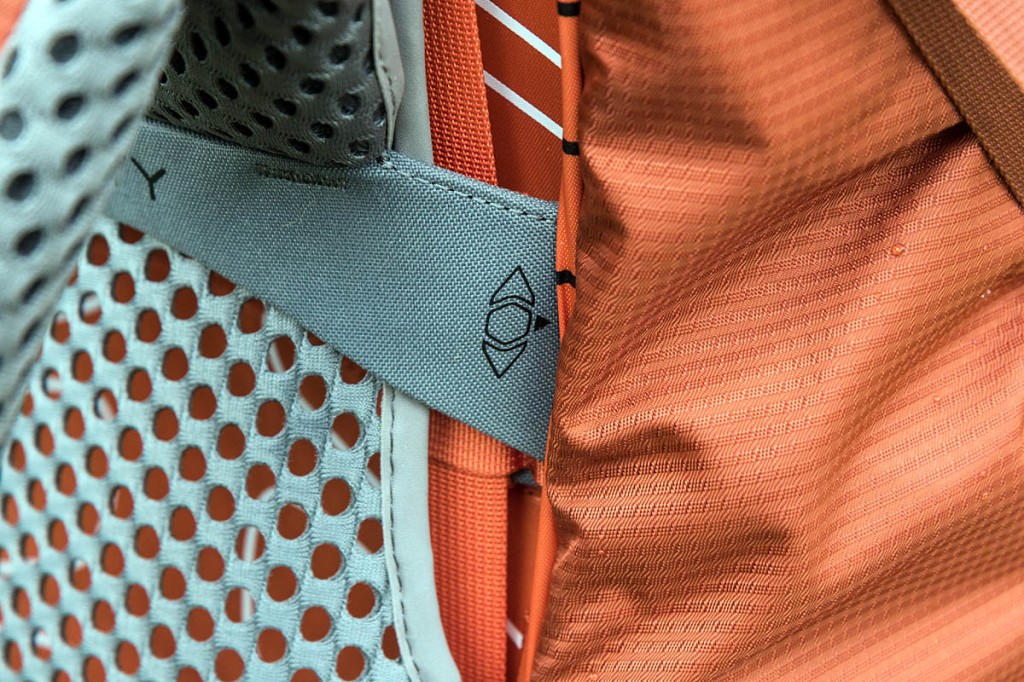 The harness can be adjusted to fit different torso lengths The harness can be adjusted to fit different torso lengths