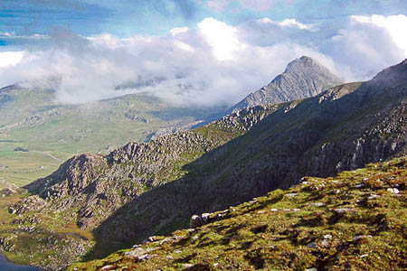 The East Ridge of Pen yr Ole Wen, with Tryfan in the distance. Photo: Espresso Addict CC-BY-SA-2.0