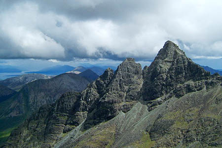 The peak forms part of Pinnacle Ridge, leading to Sgùrr nan Gillean, right. Photo: Martyn Ayre CC-BY-SA-2.0