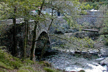 Pont Aberglaslyn, scene of the rescue. Photo: Peter Shone CC-BY-SA-2.0 Pont Aberglaslyn, scene of the rescue. Photo: Peter Shone CC-BY-SA-2.0
