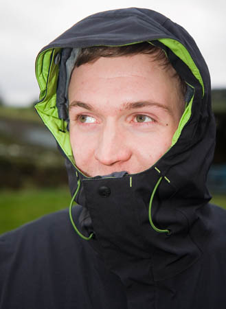 The Scorpion's hood is difficult to adjust comfortably The Scorpion's hood is difficult to adjust comfortably